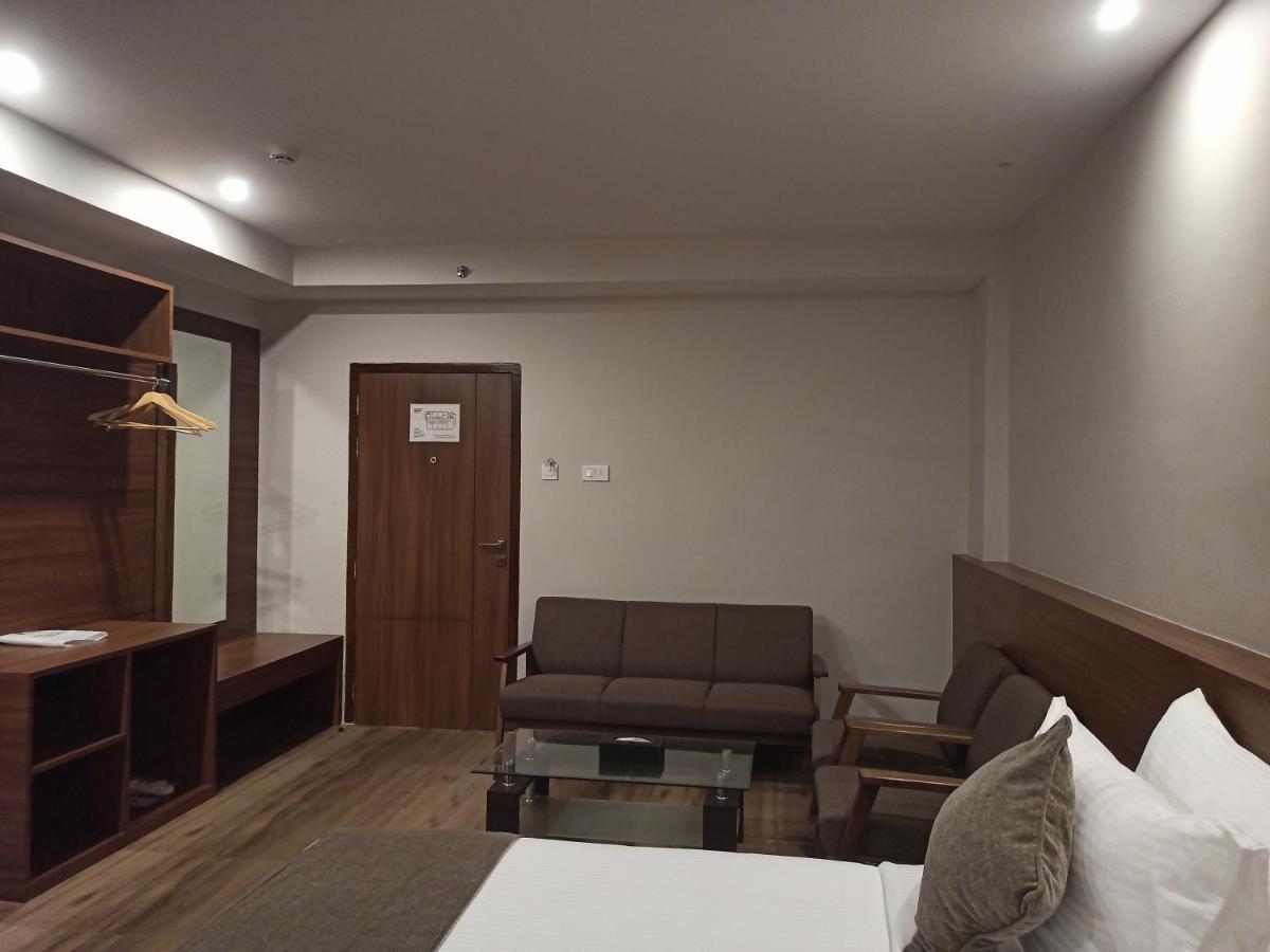 Hotel Tree Fern ディブルガル エクステリア 写真