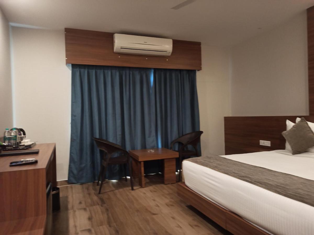 Hotel Tree Fern ディブルガル エクステリア 写真